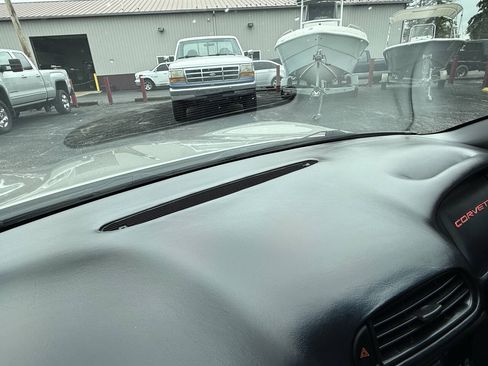 Used 1998 Chevrolet Corvette Coupe w/ Roof Pkg RWD image 16