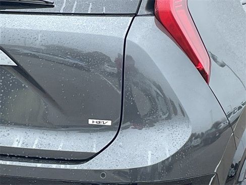 Used 2024 Kia Niro SX Touring image 6