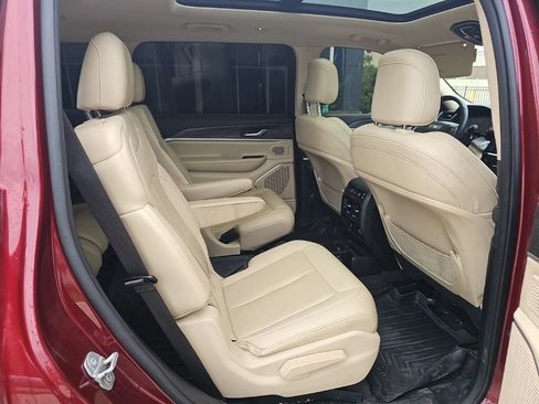 Used 2021 Jeep Grand Cherokee L Limited RWD image 19
