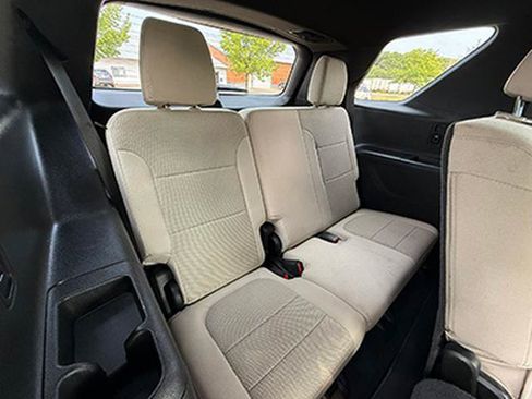 Used 2022 Chevrolet Traverse LS AWD/4WD image 21