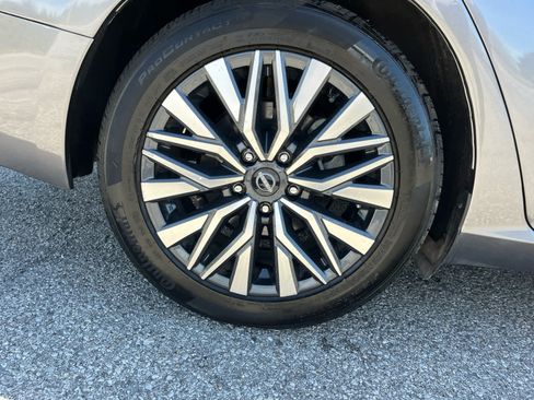 Used 2024 Nissan Altima 2.5 SV FWD image 32