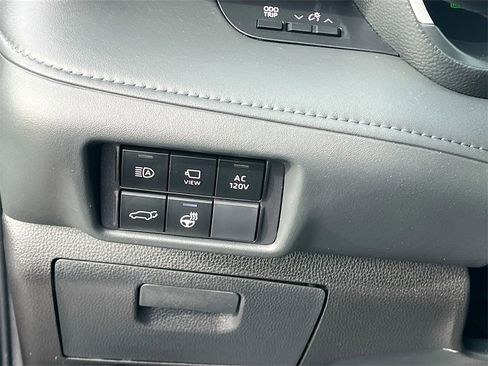 Used 2023 Toyota Highlander Limited image 10