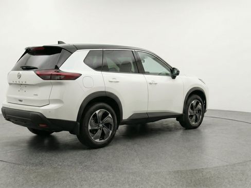 Used 2025 Nissan Rogue SV FWD image 9