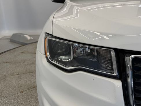 Certified 2022 Jeep Grand Cherokee Limited AWD/4WD image 4