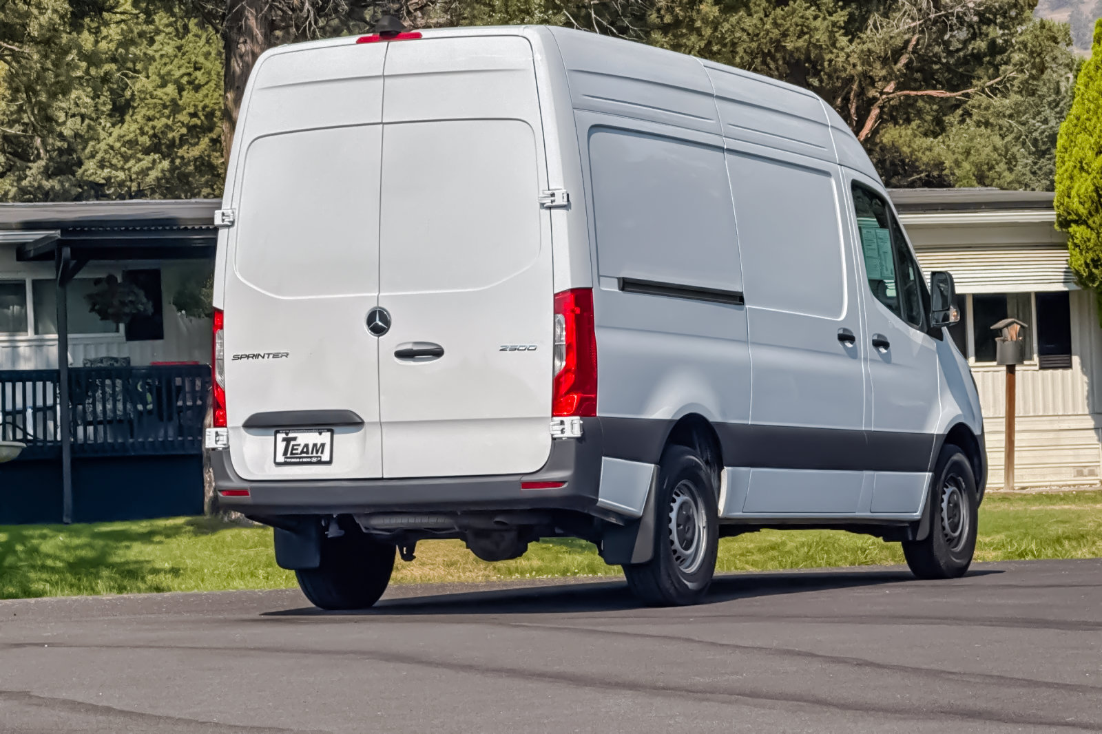 Used 2025 Mercedes-Benz Sprinter 2500 image 4