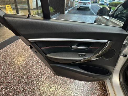 Used 2017 BMW 330i Sedan image 19