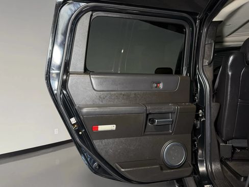 Used 2005 HUMMER H2 w/ Preferred Equipment Group AWD/4WD image 20