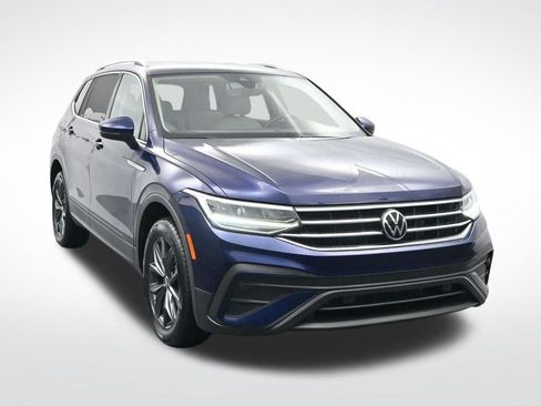 Used 2022 Volkswagen Tiguan SE image 3