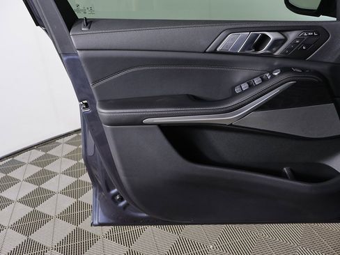 Used 2022 BMW X7 xDrive40i w/ M Sport Package image 26