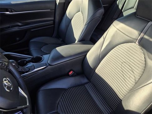 Used 2020 Toyota Camry SE image 26