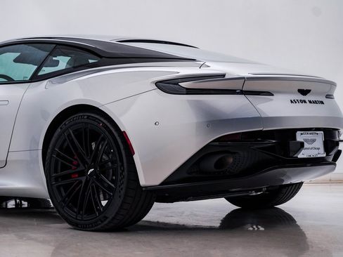 Used 2024 Aston Martin DB12 Coupe image 11