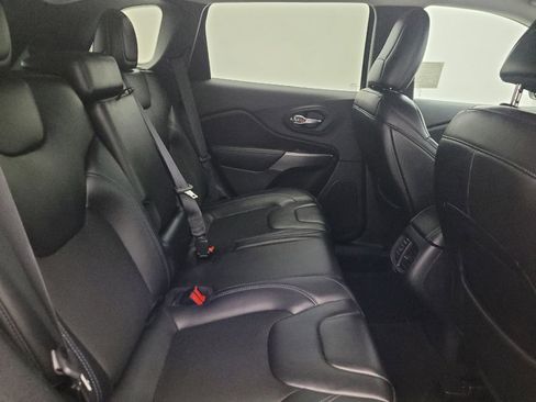 Used 2019 Jeep Cherokee Latitude Plus FWD image 19