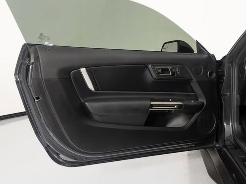 Used 2022 Ford Mustang Shelby GT500 w/ Carbon Fiber Track Pack RWD image 10