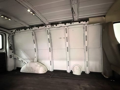 Used 2017 GMC Savana 2500 image 16