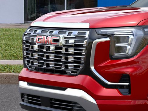 New 2026 GMC Terrain Denali w/ LPO, Floor Liner Package image 13