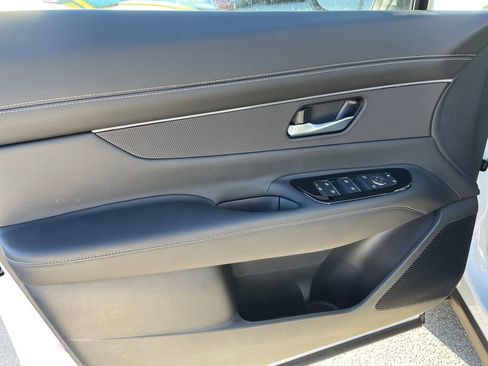 Certified 2025 Nissan Murano SV image 13