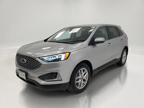 Used 2023 Ford Edge SEL image 3