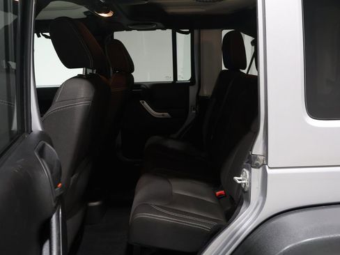 Used 2014 Jeep Wrangler Unlimited Rubicon w/ Connectivity Group image 16