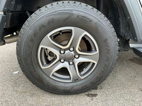 Used 2018 Jeep Wrangler Unlimited Sport S AWD/4WD image 11
