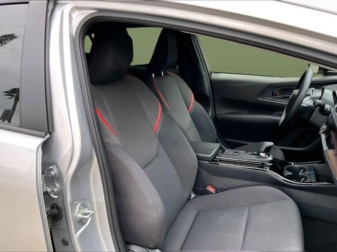 Certified 2025 Toyota Prius Plug-In Hybrid image 8