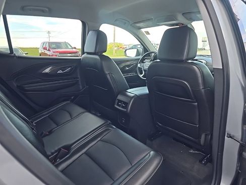 Used 2024 GMC Terrain SLT image 23