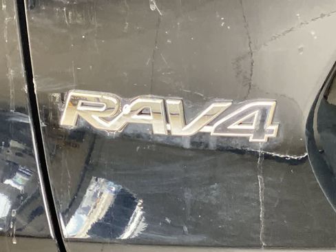 Used 2021 Toyota RAV4 XLE image 11