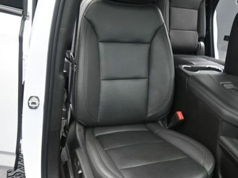 Used 2022 Chevrolet Tahoe Z71 w/ Luxury Package AWD/4WD image 18