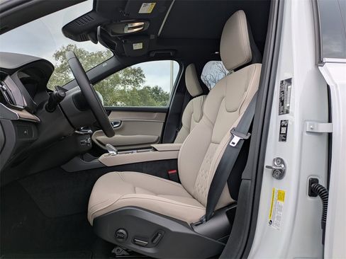 New 2026 Volvo XC90 B6 Plus image 2