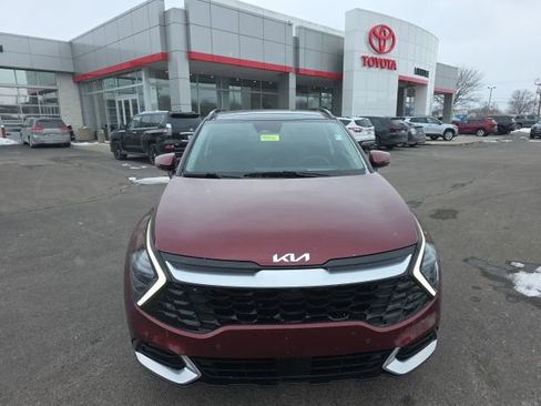 Used 2023 Kia Sportage SX image 3