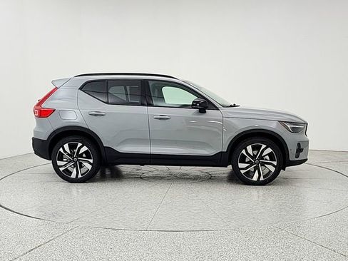 New 2026 Volvo XC40 B5 Plus w/ Climate Package AWD/4WD image 4
