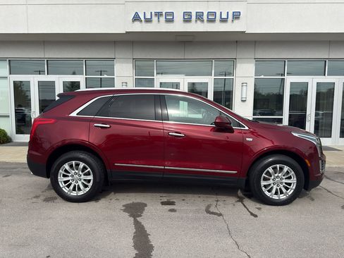 Used 2017 Cadillac XT5 FWD image 2