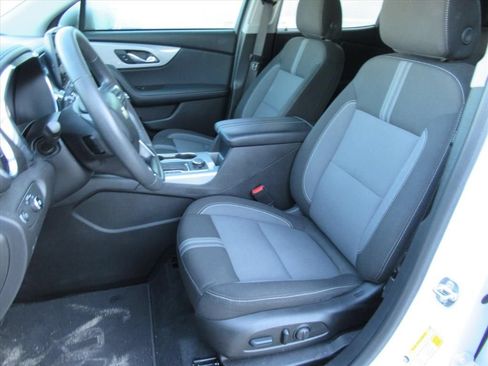 Used 2024 Chevrolet Blazer LT w/ Midnight/Sport Edition FWD image 17