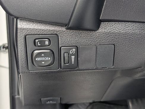 Used 2018 Toyota Corolla LE image 24