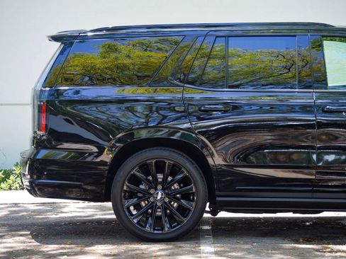 Used 2026 Cadillac Escalade Platinum Sport w/ LPO, ONYX Package AWD/4WD image 18