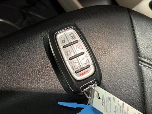 Used 2022 Chrysler Pacifica Touring-L FWD image 20