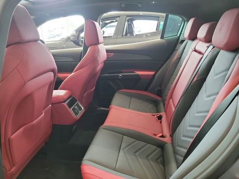 New 2025 Maserati Grecale Trofeo image 9