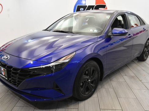 Used 2023 Hyundai Elantra SEL image 1