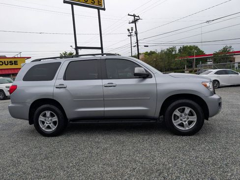 Used 2011 Toyota Sequoia SR5 RWD image 5