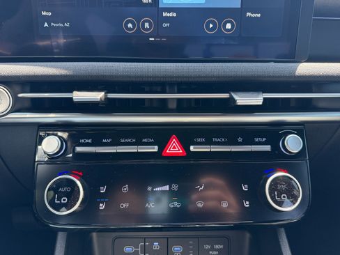 Certified 2025 Hyundai Santa Cruz Limited AWD/4WD image 11