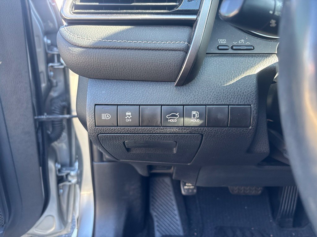 Used 2022 Toyota Camry SE w/ Carpet Mat Package (TMS) FWD image 16