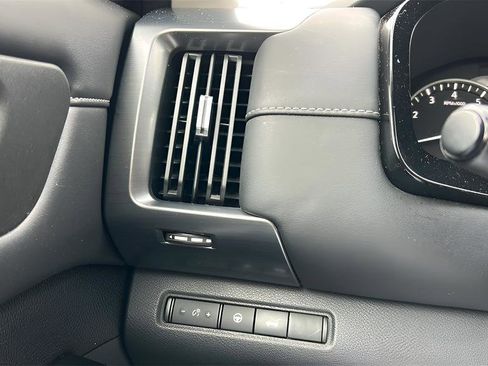 Used 2022 Nissan Pathfinder SL AWD/4WD image 28