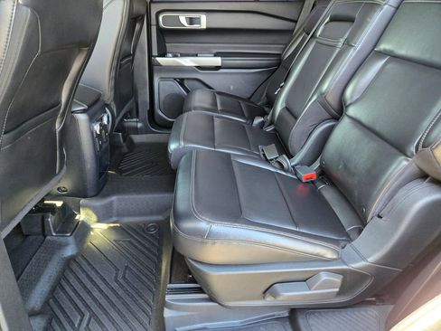 Used 2021 Ford Explorer XLT w/ Equipment Group 202A RWD image 12