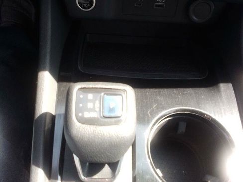 Used 2021 Nissan Rogue SV w/ Premium Package image 12