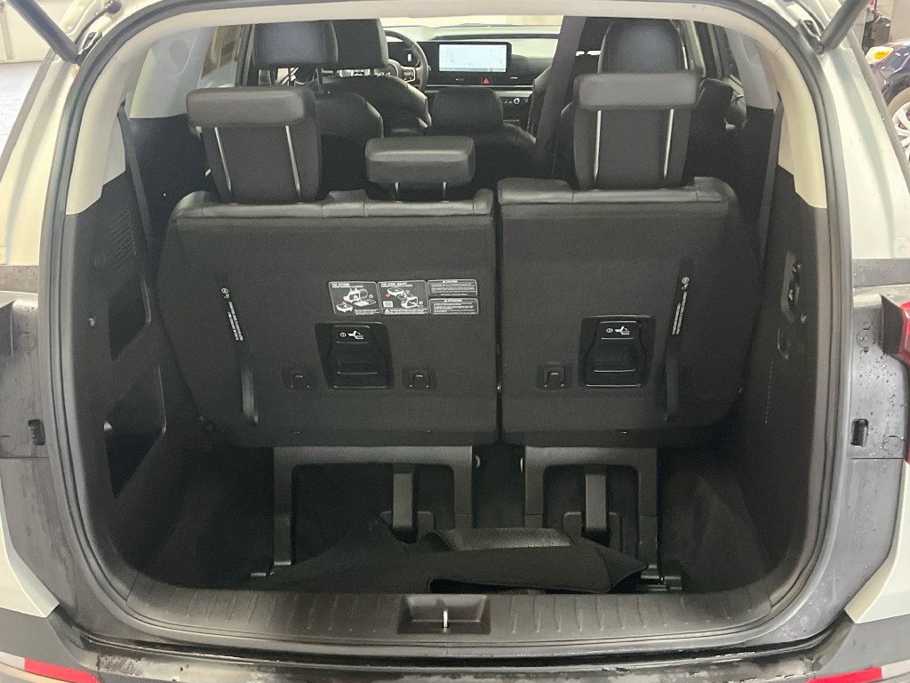 Used 2025 Kia Carnival SX Prestige FWD image 28