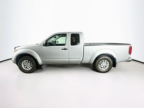 Used 2017 Nissan Frontier SV w/ SV Value Truck Package AWD/4WD image 4