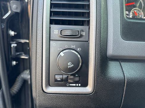 Used 2019 RAM 1500 Express w/ Wheel & Sound Group AWD/4WD image 32