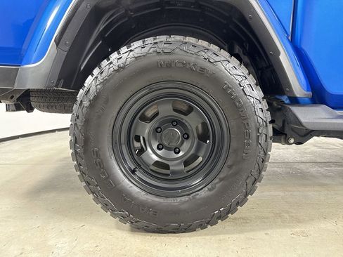 Used 2021 Jeep Gladiator Sport image 16