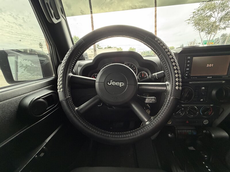 Used 2007 Jeep Wrangler Unlimited Sahara w/ Dual Top Group AWD/4WD image 23