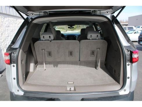 Used 2021 Chevrolet Traverse LT image 7