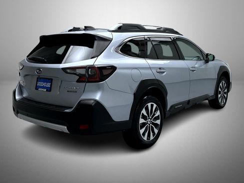 Used 2024 Subaru Outback Touring AWD/4WD image 5